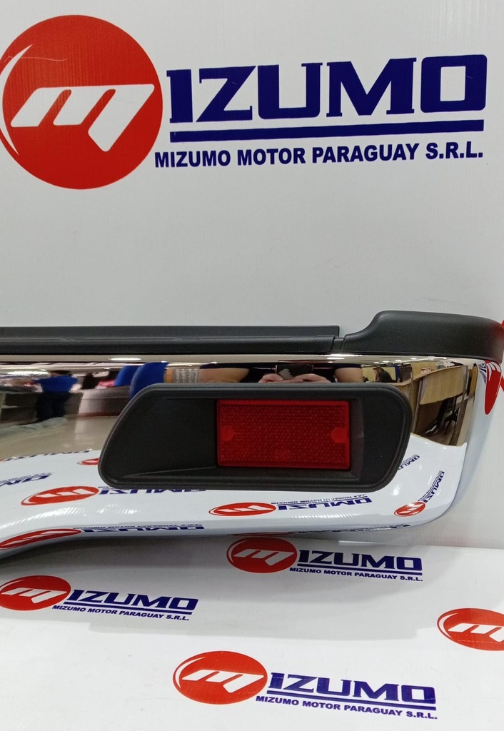 PARAGOLPE TRASERO C/ FARO REFLECTANTE