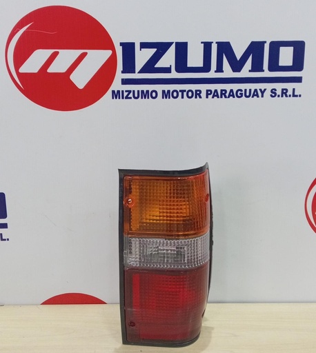 FARO TRASERO NEGRO RH